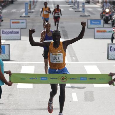 rdgol, Stanley Biwott, do Quênia venceu a prova masculina da 91ª Corrida de São Silvestre