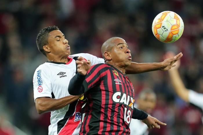 Agora é no campo: Walter revê Atlético-PR pela primeira vez jogando na  Arena, atlético-pr