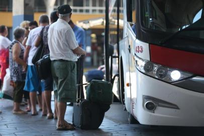  Porto Alegre/RS - BRASIL - 04/01/2015 - Movimentação de ônibus intermunicipais na rodoviária de Porto Alegre.