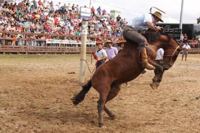 Gineteada do Rodeio de Canela 2016