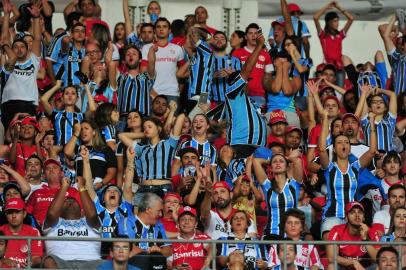  PORTO ALEGRE, RS, BRASIL, 01-03-2015 - Campeonato Gaúcho 2015 - 8ª Rodada,  Internacional x Grêmio no Estádio Beira-Rio.(Foto:Diego Vara/Agência RBS)Torcida mista