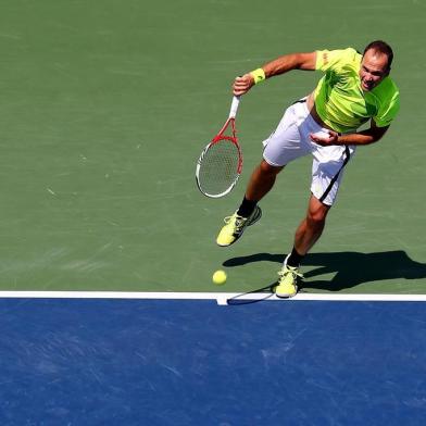 Brasileiro Bruno Soares (acima) e austríaco Alexander Peya (abaixo) durante para indiano Leander Paes e checo Radek Stepanek na final de duplas masculina do aberto de tênis dos EUA