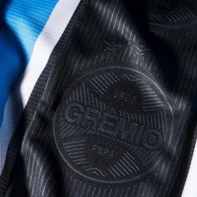 Teaser com detalhe da nova camisa do Grêmio para 2016. O novo uniforme, com camisas tricolor e branca, será apresentado no sábado, antes do jogo contra o Danubio. FOTO: UMBRO/DIVULGAÇÃO