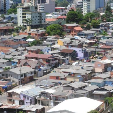  CAXIAS DO SUL, RS, BRASIL (20/01/2016) Ocupação irregular do Loteamento 1º de Maio. Reportagem verifica situação do processo judicial que obriga a prefeitura pagar indenização milionária  aos proprietários da família Magnabosco. Na foto, vistá aerea do Loteamento 1º de Maio. (Roni Rigon/Pioneiro)