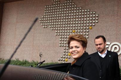 Dilma Rousseff e Anderson DornelesBrasil, São Paulo, SP. 06/08/2010. A então candidata a presidência da República, Dilma Rousseff, deixando a sede da ABRINQ após assinar termo de compromisso do projeto Presidente Amigo da Criança. À esquerda, seu assessor especial Anderson Dorneles Braga. - Crédito:EPITÁCIO PESSOA/ESTADÃO CONTEÚDO/AE/Codigo imagem:107609 Editoria: POLLocal: SÃO PAULOIndexador: EPITÁCIO PESSOAFonte: AGE-ESTADÃO CONTEÚDOFotógrafo: EPITACIO PESSOA