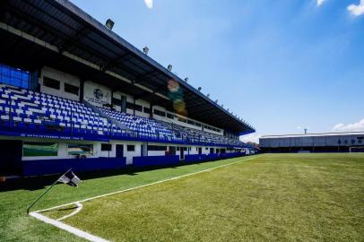  PORTO ALEGRE, RS, BRASIL, 15/01/2016 : Blitz dos estádios do Gauchão -  Passo D'Areia (Porto Alegre). Visita aos 12 estádios do Interior que receberão jogos do Campeonato Gaúcho de 2016. Verificaremos itens como gramado, vestiários (visitante e arbitragem), acomodações (arquibancadas e cadeiras) e casamatas (banco de reservas) dos adversários.  (Omar Freitas/Agência RBS)Indexador: Omar Freitas