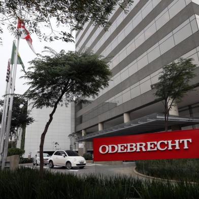 Fachada da Odebrecht em SPBrasil, São Paulo, SP, 16/07/2015. Vista da fachada da sede da empresa Odebrecht, localizada na Rua Lemos Monteiro, no Butantã, zona oeste de São Paulo. A sessão de depoimentos da CPI da Petrobras busca elucidar a participação da Odebrecht no suposto esquema de propinas que ocorria na empresa de petróleo. - Crédito:J.F.Diorio/ESTADÃO CONTEÚDO/AE/Código imagem:186371Editoria: POLÍTICALocal: SÃO PAULOIndexador: J.F.DiorioFonte: AGEFotógrafo: ESTADÃO CONTEÚDO