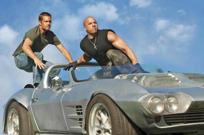 Vin Diesel e Paul Walker em Velozes e Furiosos 7