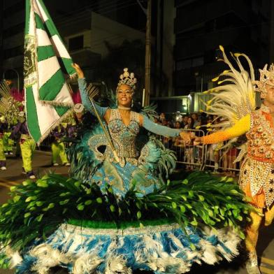  

06/02/2016 - CAXIAS DO SUL, RS, BRASIL. As seis escolas do grupo especial de Caxias do Sul apresentam-se na Rua Plácido de Castro no Carnaval 2016. Na foto, Mancha Verde. (Diogo Sallaberry/Agência RBS)