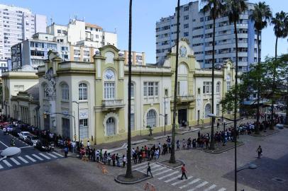  PORTO ALEGRE, RS, BRASIL, 11/02/2016- Fila com mais de 5 mil desempregados á procura de emprego no Sine de Porto Alegre. (FOTO: RONALDO BERNARDI/ AGENCIA RBS)