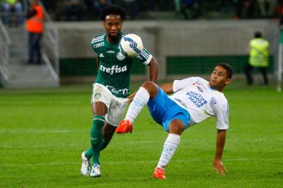 PALMEIRAS E AVAÍ

SP - BRASILEIRÃO/PALMEIRAS E AVAÍ - ESPORTES - O jogador Zé Roberto do Palmeiras durante partida entre Palmeiras x Avaí, válida pela Série A do Campeonato Brasileiro 2015, no estádio Arena Palmeiras em São Paulo, SP, nesta quarta-feira (8). 08/07/2015 - Foto: LEONARDO BENASSATTO/FUTURA PRESS/FUTURA PRESS/ESTADÃO CONTEÚDO

Editoria: ESPORTES
Local: SÃO PAULO
Indexador: LEONARDO BENASSATTO
Fotógrafo: FUTURA PRESS