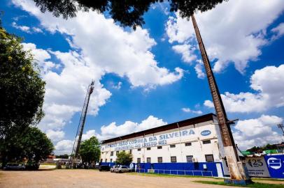  SÃO LEOPOLDO, RS, BRASIL, 12/01/2016 : Blitz dos estádios do Gauchão - Cristo Rei (São Leopoldo) Visita aos 12 estádios do Interior que receberão jogos do Campeonato Gaúcho de 2016. Verificaremos itens como gramado, vestiários (visitante e arbitragem), acomodações (arquibancadas e cadeiras) e casamatas (banco de reservas) dos adversários.  (Omar Freitas/Agência RBS)Indexador: Omar Freitas