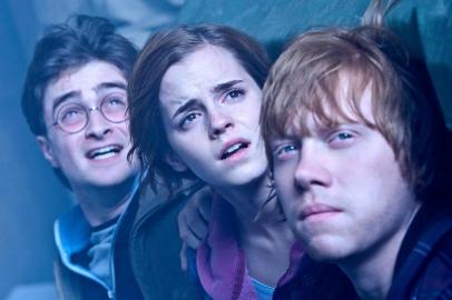 (L-r) DANIEL RADCLIFFE as Harry Potter, EMMA WATSON as Hermione Granger and RUPERT GRINT as Ron Weasley in Warner Bros. Pictures HARRY POTTER AND THE DEATHLY HALLOWS 2