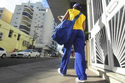  SANTA MARIA , RS , BRASIL , 18/02/2016Há dezenas de queixas de atraso nas entregas dos Correios em várias regiões de Santa Maria e região, principalmente de contas que chegam após o vencimento. Correios admitem que é por falta de funcionáriosFOTO JEAN PIMENTEL / AGÊNCIA RBS, GERAL