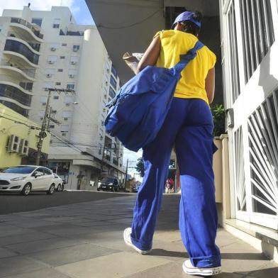  SANTA MARIA , RS , BRASIL , 18/02/2016Há dezenas de queixas de atraso nas entregas dos Correios em várias regiões de Santa Maria e região, principalmente de contas que chegam após o vencimento. Correios admitem que é por falta de funcionáriosFOTO JEAN PIMENTEL / AGÊNCIA RBS, GERAL