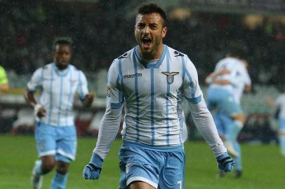 504226009Lazios Brazilian Midfielder Felipe Anderson celebrates after scoring during the Italian Serie A football match Torino Vs Lazio on March 16, 2015 at the Olympic Stadium in Turin.  AFP PHOTO / MARCO BERTORELLOEditoria: SPOLocal: TurinIndexador: MARCO BERTORELLOSecao: SoccerFonte: AFPFotógrafo: STR