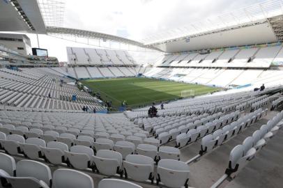  SÃO PAULO, SP,BRASIL - Arena de São Paulo, cujo nome provisório é Arena Corinthians e que também é popularmente conhecida como Itaquerão, é um estádio de futebol localizado no distrito de Itaquera, na zona leste do município de São Paulo, Brasil. De propriedade do Sport Club Corinthians Paulista, foi inaugurada oficialmente em 18 de maio de 2014. Com capacidade para 48 234 lugares, é o quinto maior estádio da Série A do Campeonato Brasileiro de Futebol e o 11º maior do Brasil.2 Durante a Copa do Mundo e pelo menos até o final de 2014, poderá receber até 69 160 espectadores. Indexador: Jefferson BotegaIndexador: Jefferson Botega