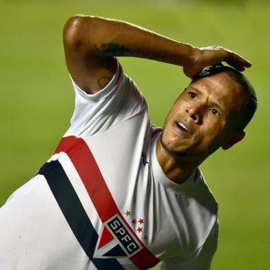 luis fabiano, atacante, sao paulo, copa sul-americana, morumbi, atletico nacional, colombia