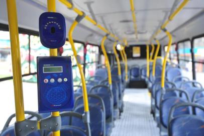  SANTA MARIA, RS, BRASIL, 26/11/2015 - Biometria facial - Prefeitura e ATU apresentaram o ônibus com o equipamento e divulgam um cronograma para o cadastramentos dos usuários. (FOTO JEAN PIMENTEL / AGÊNCIA RBS)