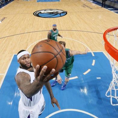 Sacramento Kings v Dallas MavericksDALLAS, TX - MARCH 3: DeMarcus Cousins #15 of the Sacramento Kings goes in for the lay up against the Dallas Mavericks on March 3, 2016 at the American Airlines Center in Dallas, Texas. NOTE TO USER: User expressly acknowledges and agrees that, by downloading and or using this photograph, User is consenting to the terms and conditions of the Getty Images License Agreement. Mandatory Copyright Notice: Copyright 2016 NBAE   Glenn James/NBAE via Getty Images/AFPEditoria: SPOLocal: DallasIndexador: Glenn JamesSecao: BasketballFonte: NBAE / Getty ImagesFotógrafo: Contributor