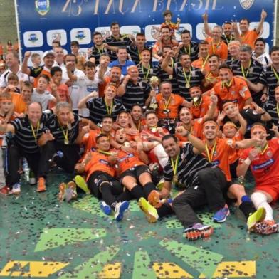 Foto da ACBF, campeã da Taça Brasil de Futsal em Carlos Barbosa.