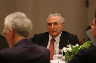  PORTO ALEGRE, RS, BRASIL - 10-12-2015 - Na condição de presidente da República em exercício, Michel Temer cumpre agenda em Porto Alegre nesta quinta-feira. O peemedebista será o palestrante do ciclo de debates "Brasil de Ideias", promovido pela revista Voto. Dilma está na Argentina acompanhando a posse do novo presidente do país, Mauricio Macri, que sucede Cristina Kirchner, e retorna a Brasília à noite. (FOTO: DIEGO VARA/AGÊNCIA RBS)