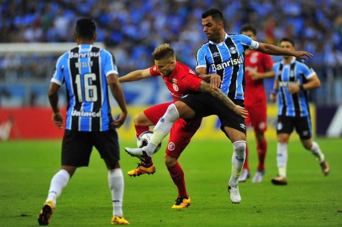  

PORTO ALEGRE, RS, BRASIL - 06.03.2016 : Arena recebe o Gre-Nal de número 409, partida válida pelo Gauchão e pela Primeira Liga. (FOTO: DIEGO VARA/AGÊNCIA RBS, Editoria Esporte)