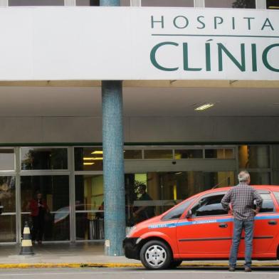 Projeto Paciente Certo prevê carona de táxi a pacientes no Hospital de Clínicas.