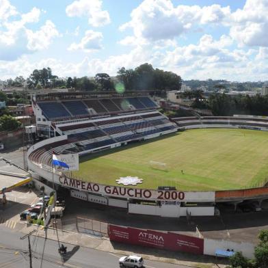  CAXIAS DO SUL, RS, BRASIL  (10/04/2015) Rua Cristóforo Randon. Rua Cristóforo Rando, entre o Estádio Centenário e o bairro Euzébio Beltrão de  Queiroz, será ampliada, favorecendo o trânsito. (Roni Rigon/Pioneiro)