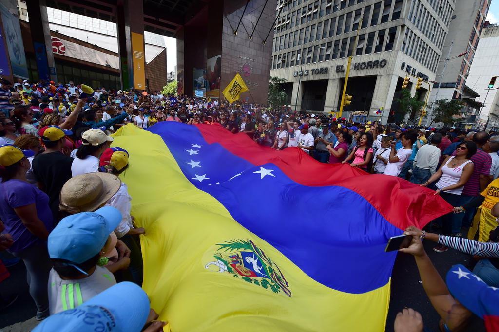 Exército da Venezuela entra em confronto com manifestantes na