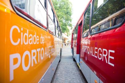  

Frota de ônibus renovada foi apresentada na manhã desta sexta, no Largo Glênio Peres