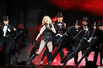  Madonna, 2009 - Sticky & Sweet Tour