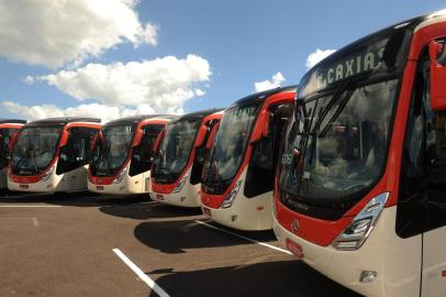  CAXIAS DO SUL, RS, BRASIL, 15/03/2016. Novos ônibus da Visate, fabricados pela Marcopolo, foram apresentados no estacionamento do Parque da Festa da Uva. A aquisição faz parte da nova etapa do SIM Caxias. (Diogo Sallaberry/Agência RBS)