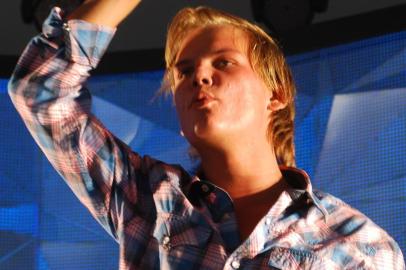 O Green Valley completa quatro anos nesse mês e traz três grandes nomes da cena e-music. Hoje, 12/11/2011, a atração de abertura é o jovem sueco Avicii (foto), Mário Fischetti e Dexterz.