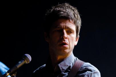 Noel Gallagher In ConcertPHILADELPHIA, PA - NOVEMBER 11: Noel Gallagher of Noel Gallaghers High Flying Birds performs at the Academy of Music November 11, 2011 in Philadelphia, Pennsylvania.   Editoria: ACELocal: PhiladelphiaIndexador: JEFF FUSCOSecao: MusicFonte: GETTY IMAGES NORTH AMERICAFotógrafo: STR