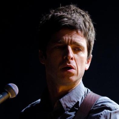 Noel Gallagher In ConcertPHILADELPHIA, PA - NOVEMBER 11: Noel Gallagher of Noel Gallaghers High Flying Birds performs at the Academy of Music November 11, 2011 in Philadelphia, Pennsylvania.   Editoria: ACELocal: PhiladelphiaIndexador: JEFF FUSCOSecao: MusicFonte: GETTY IMAGES NORTH AMERICAFotógrafo: STR