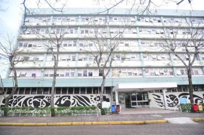  SANTA MARIA , RS , BRASIL , 21/06/2015Hospital Universitário de Santa Maria (Husm) reforçou a segurança depois de denúncia de que funcionário público federal teria abusado de pacientes no setor de maternidade; o suspeito é assistente do laboratório de Análises Clínicas do hospital e responsável por fazer a coleta de sangue dos pacientes; ele foi detido, apresentado na Delegacia de Polícia de Pronto-Atendimento, mas teria usado o direito de não falar; ele não foi preso porque não houve flagranteFOTO JEAN PIMENTEL / AGÊNCIA RBS, GERAL