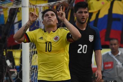 Juan Quintero em ação pela seleção colombiana sub-23 na disputa pela vaga na Olimpíada, contra os EUA