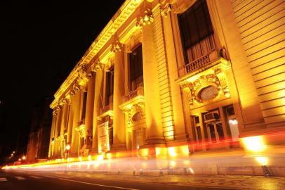  Prédios públicos iluminados de amarela para marcar a Década de Ação pela Segurança no Trânsito da ONU. Palácio Piratini no centro de Porto Alegre.Indexador:                                 