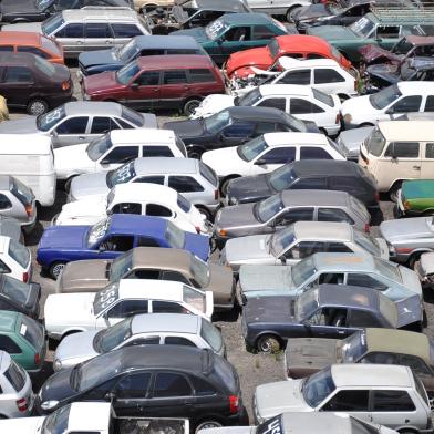 Leilões oferecem 2,3 mil carros e sucata em abril