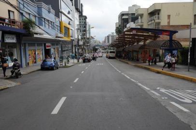  CAXIAS DO SUL, RS, BRASIL, 12/04/2016 - Mudanças na Rua Pinheiro Machado do projeto SIM Caxias começa no próximo sábado (16/04). Na foto co  a Rua dr. montaury.(JONAS RAMOS/AGÊNCIA RBS)