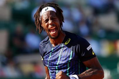 France's Gael Monfils reacts during his match against France's Jo-Wilfried Tsonga during the Monte-Carlo ATP Masters Series Tournament semi final match, on April 16, 2016 in Monaco.  Monfils won the match 6-1, 6-3.   AFP PHOTO / JEAN CHRISTOPHE MAGNENET / AFP PHOTO / JEAN CHRISTOPHE MAGNENET