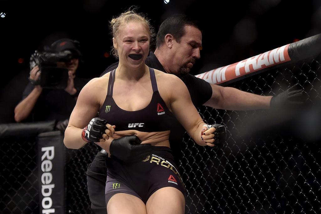 Ronda Rousey estreia na luta livre - Novo Momento