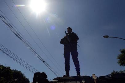 ExÃ©rcito participa de operaÃ§Ã£o para OlimpÃ­ada Rio 2016 

RIO DE JANEIRO, RJ, BRASIL, 20-04-2016. Tropas de segurança do exército participam de operação de blitz, na região do Complexo Esportivo de Deodoro, como treino de segurança para os jogos olímpicos Rio 2016. (TÂNIA REGO/AGENCIA BRASIL)
Local: Rio de Janeiro
Indexador: TÃ¢nia RÃªgo/AgÃªncia Brasil
Fonte: Fotografia da AgÃªncia Brasil
Fotógrafo: Reporter Fotografico