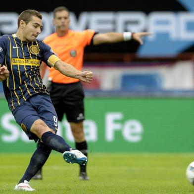 marco rubem, atacante do rosario central