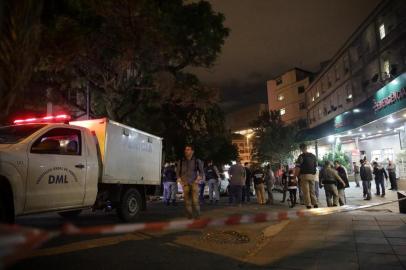  PORTO ALEGRE, RS, BRASIL 22/04/2016 - Tiroteio entre policiais e suspeitos termina com quatro mortes em frente ao  Hospital Cristo Redentor. (FOTO: ANDRÉ ÁVILA/AGÊNCIA RBS).