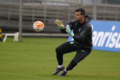 RS - FUTEBOL/TREINO GRÊMIO - ESPORTES - Jogadores do Grêmio realizam treino durante a tarde desta terca-feira no Centro de Treinamentos Luiz Carvalho, na preparacao para a Copa Libertadores, contra o Rosario Central. Na foto, Bruno Grassi. FOTO: LUCAS UEBEL, GRÊMIO, DIVULGAÇÃO