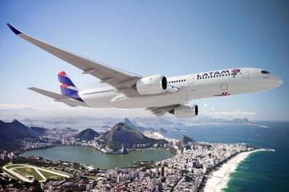 Aeronave com a pintura da nova identidade LATAM