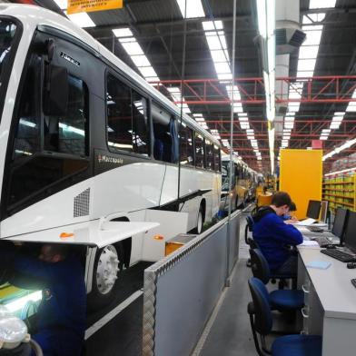  CAXIAS DO SUL, RS, BRASIL (07/07/2015) Marcopolo 2015. Empresa Marcopolo investe em tecnologia para produzir ônibus, cujos veículos são exportados para mais de cem países.    (Roni Rigon/Pioneiro)