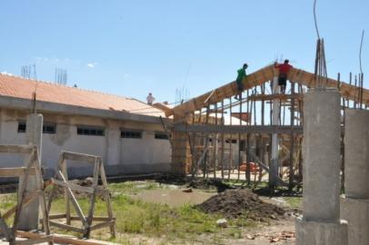 Prefeitura licita pela 4ª vez obras de creche paralisadas há 2 anos em Santa Maria